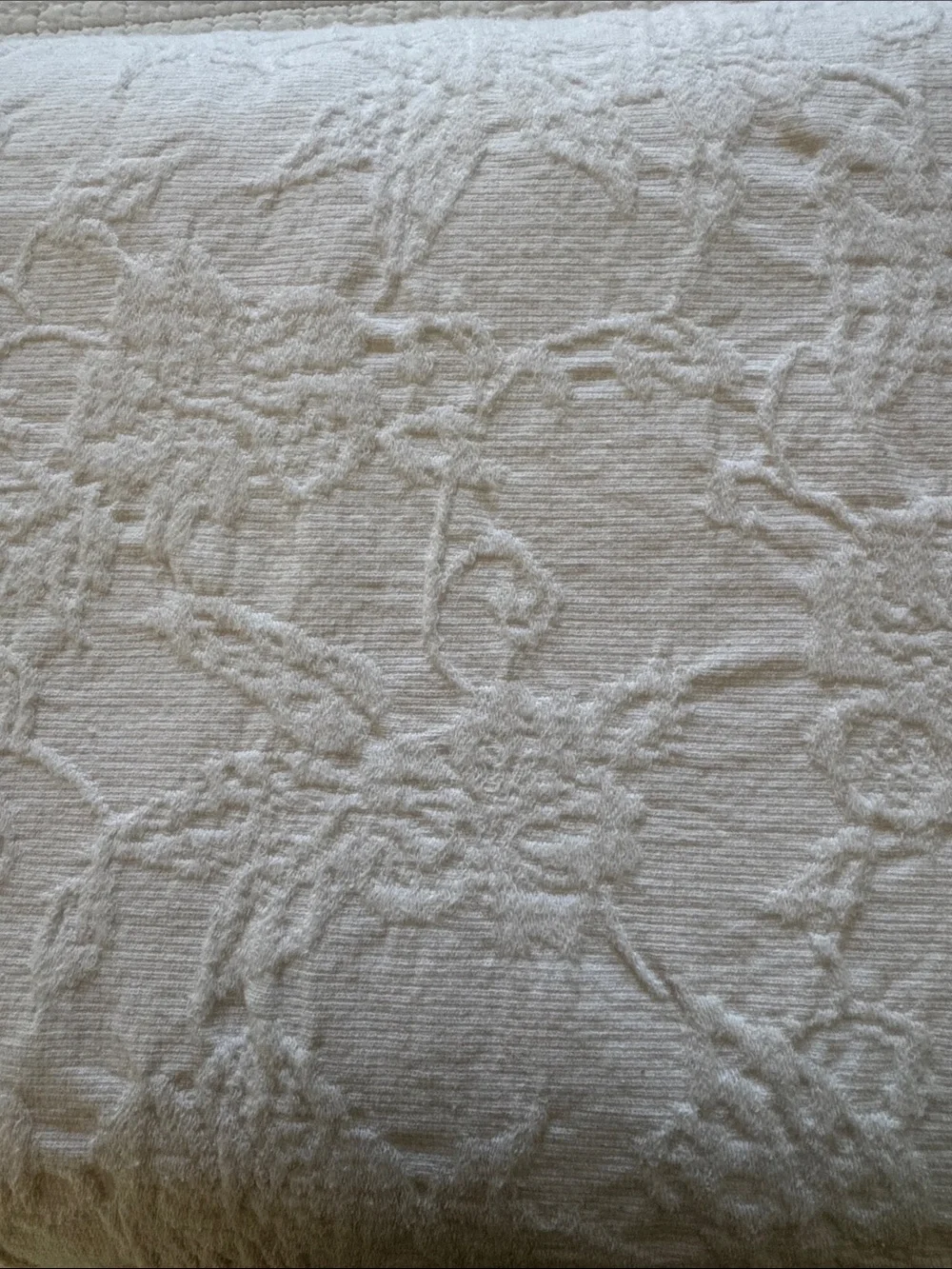 Docofil bright white king size Coverlet 100% cotton. W/ two pillow shams